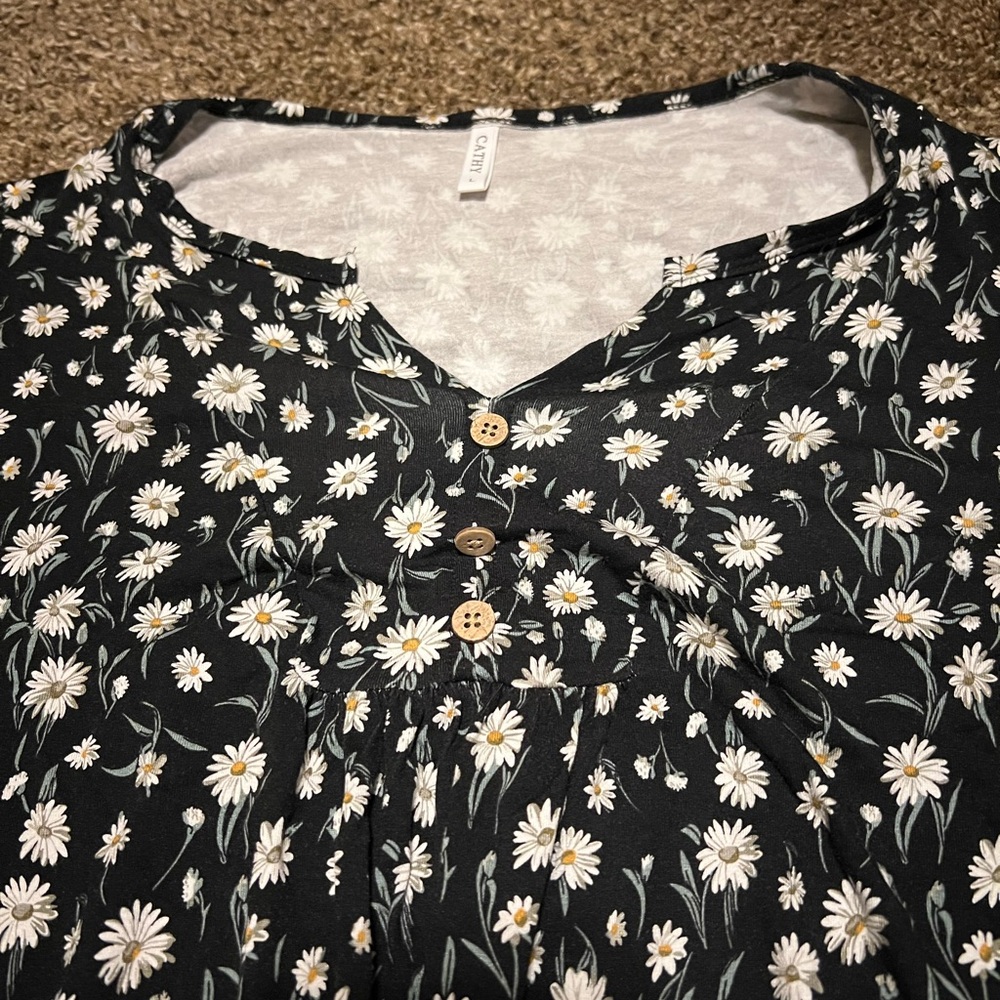 NWOT (2) Women's Shirts - Picture 3 of 3